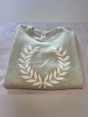 Victoria's Secret PINK Heather Grey Laurel Crest Crewneck Size XL Good Condition